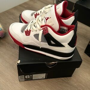 Jordan OG Fire Red 4s